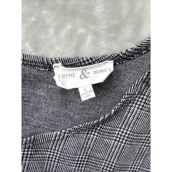 Thyme & Honey Women’s L Houndstooth Pattern With Black & Red Stripes Down Sleeve - Picture 2 of 11